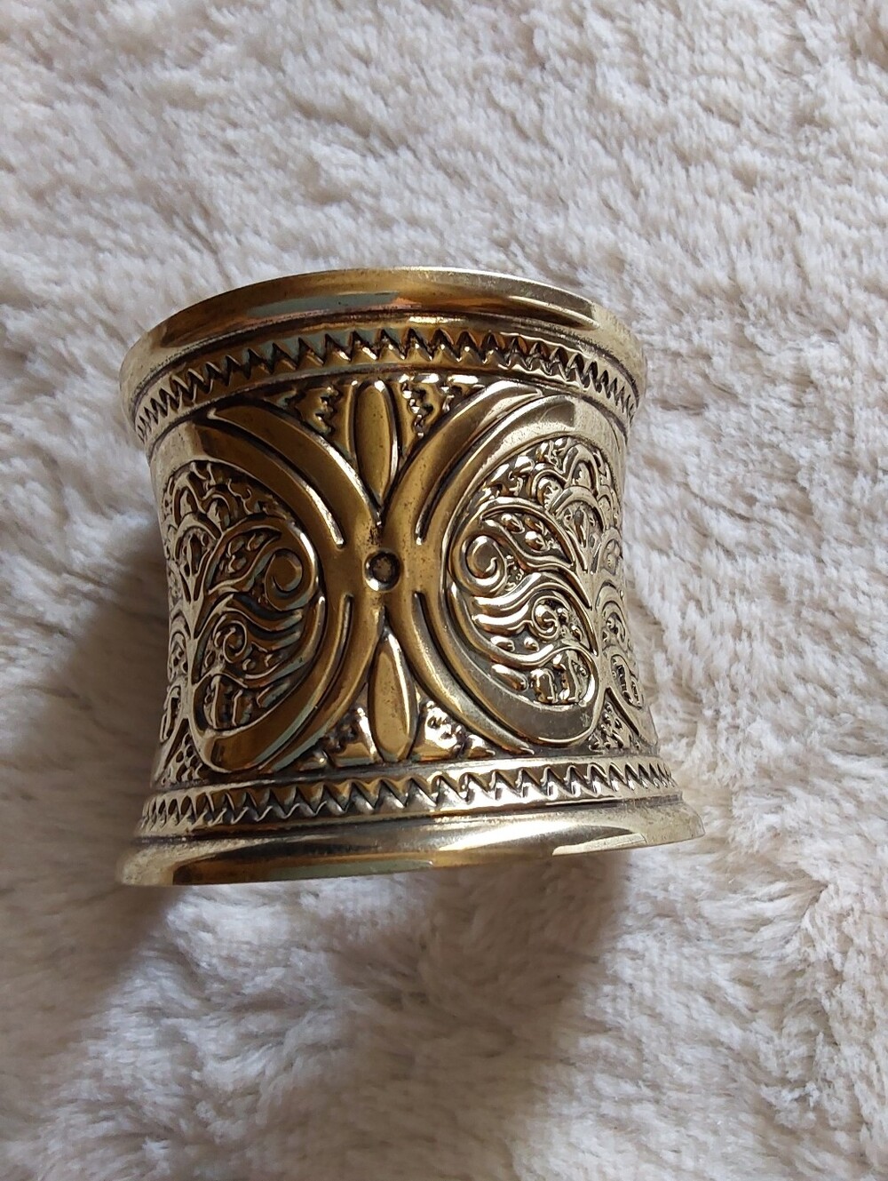 🌺 NWOT Ornate Gold-Tone Wide Cuff Bracelet